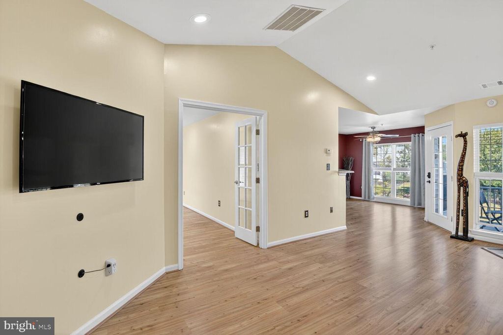 Image 2 of property listing at 6222 WILD SWAN WAY #203, Columbia, MD 21045