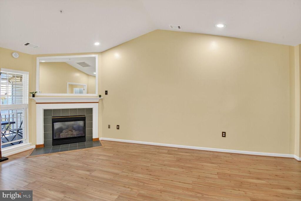 Image 3 of property listing at 6222 WILD SWAN WAY #203, Columbia, MD 21045