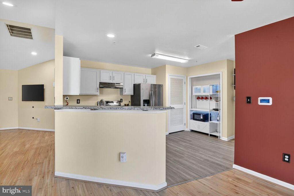 Image 5 of property listing at 6222 WILD SWAN WAY #203, Columbia, MD 21045