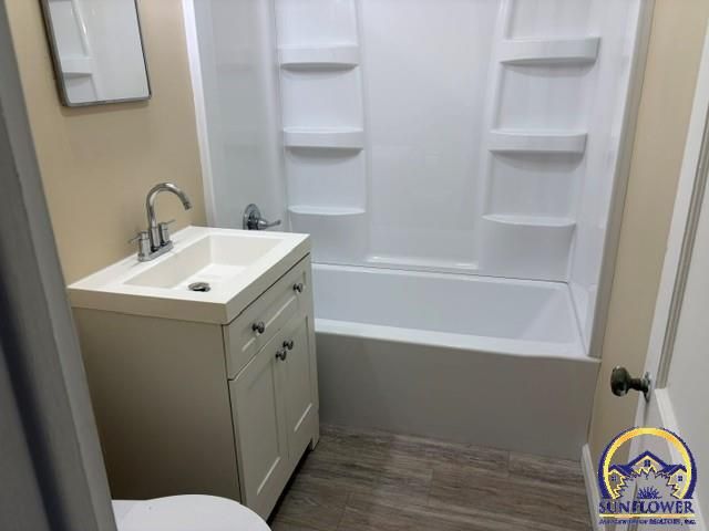 2408 SW Madeline LN, Topeka, KS 66614