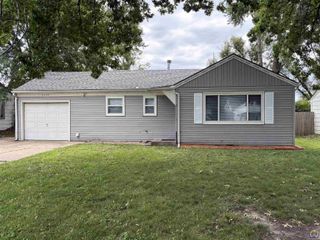 2408 SW Madeline LN, Topeka, KS 66614