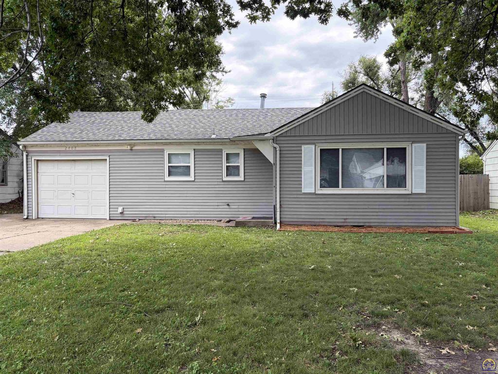 2408 SW Madeline LN, Topeka, KS 66614