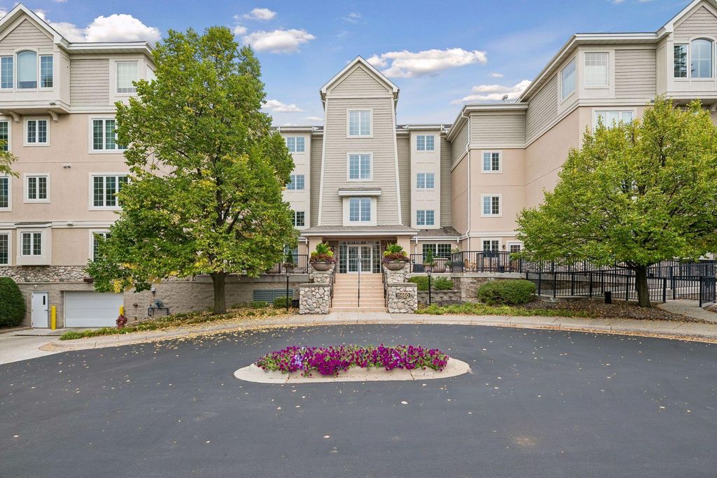 11460 Fairfield Road W 103, Minnetonka, MN 55305 — photo 2
