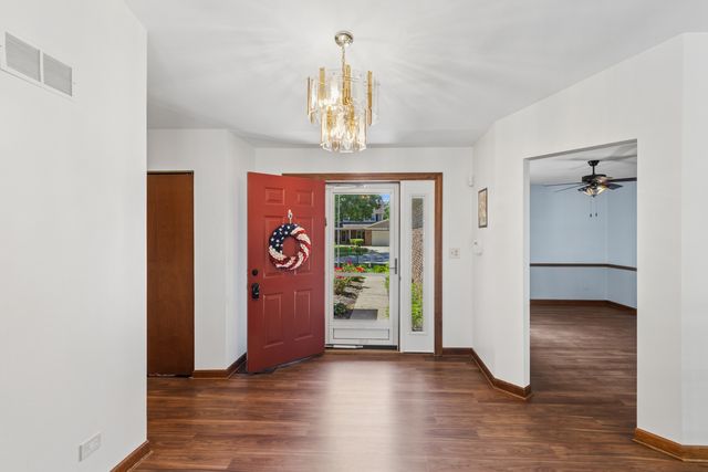 1108 E Oxford Lane, Arlington Heights, IL 60004