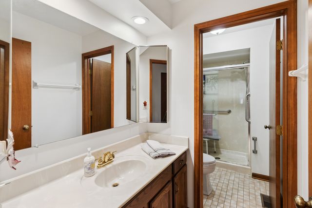 1108 E Oxford Lane, Arlington Heights, IL 60004
