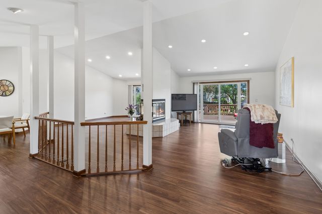 1108 E Oxford Lane, Arlington Heights, IL 60004