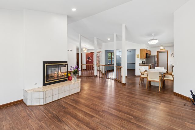 1108 E Oxford Lane, Arlington Heights, IL 60004