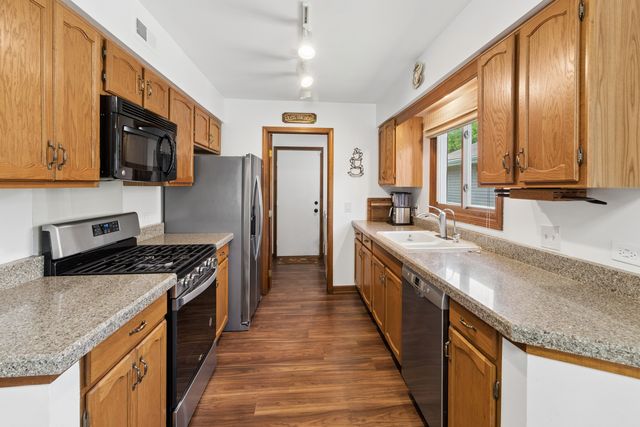 1108 E Oxford Lane, Arlington Heights, IL 60004