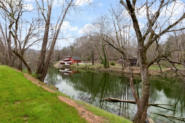 284 Smokeford Road, Murphy, NC 28906