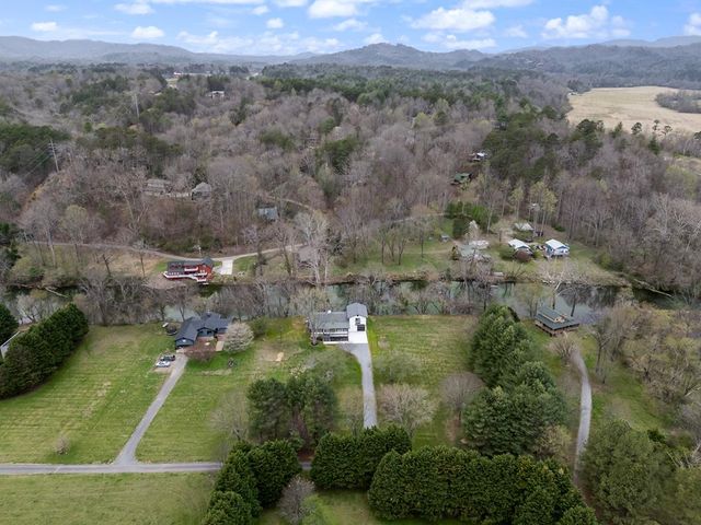 284 Smokeford Road, Murphy, NC 28906