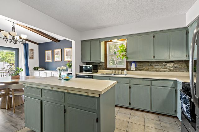 3732 81st Avenue N, Brooklyn Park, MN 55443