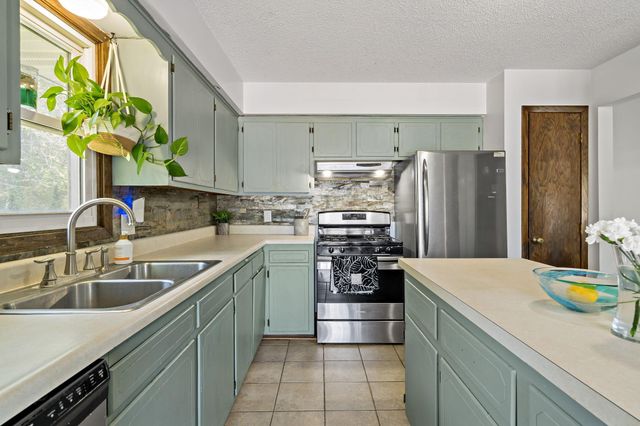 3732 81st Avenue N, Brooklyn Park, MN 55443