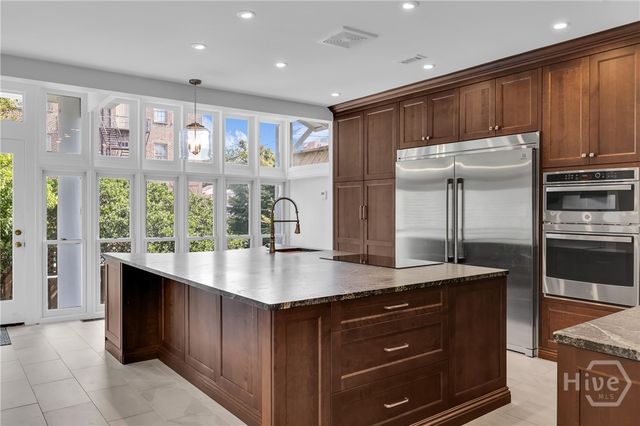 112 W Taylor Street, Savannah, GA 31401