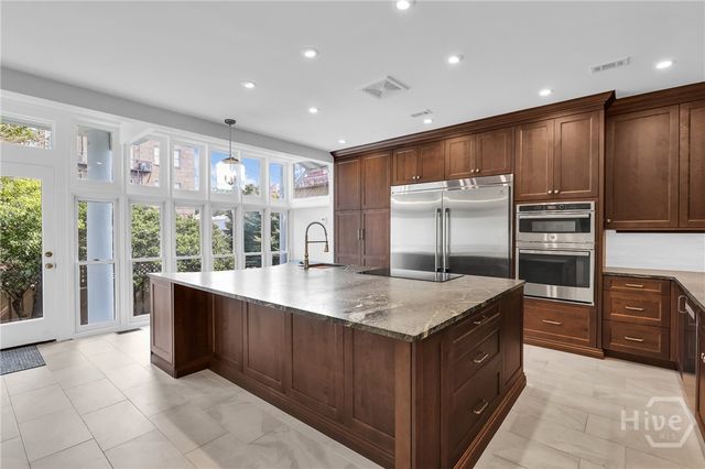 112 W Taylor Street, Savannah, GA 31401