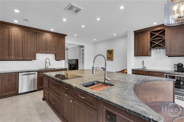 112 W Taylor Street, Savannah, GA 31401