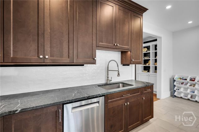 112 W Taylor Street, Savannah, GA 31401