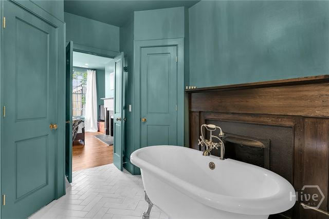 112 W Taylor Street, Savannah, GA 31401