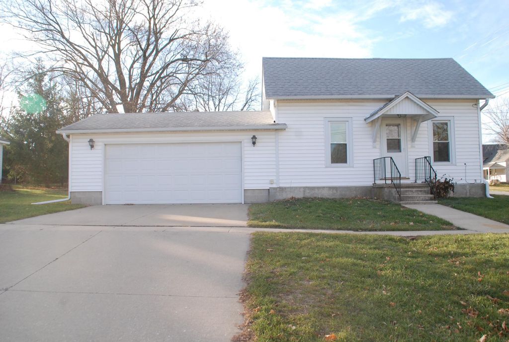 300 Alexander Street, Fayette, IA 52142
