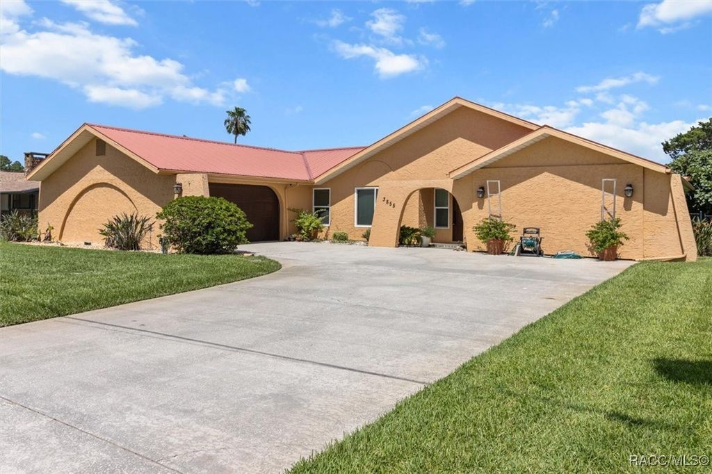 3855 N Timucua Point, Crystal River, FL 34428