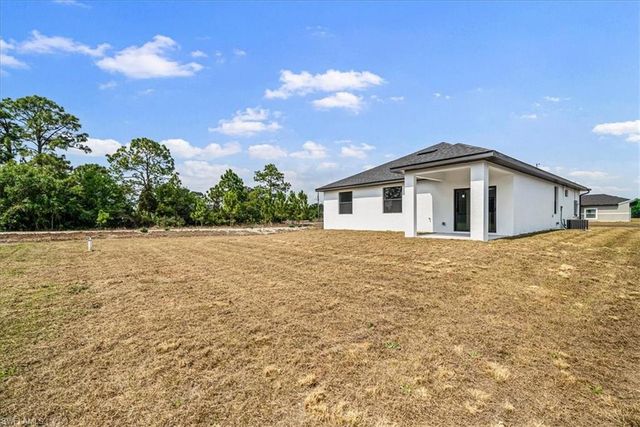 3813 25th ST SW, Lehigh Acres, FL 33976