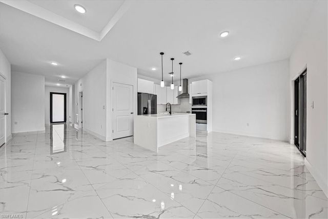 3813 25th ST SW, Lehigh Acres, FL 33976