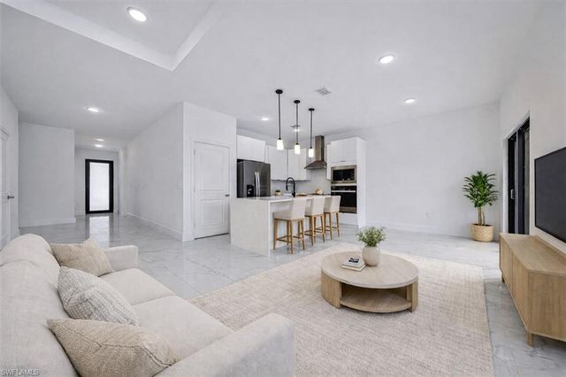 3813 25th ST SW, Lehigh Acres, FL 33976