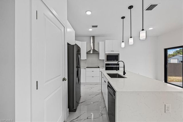 3813 25th ST SW, Lehigh Acres, FL 33976