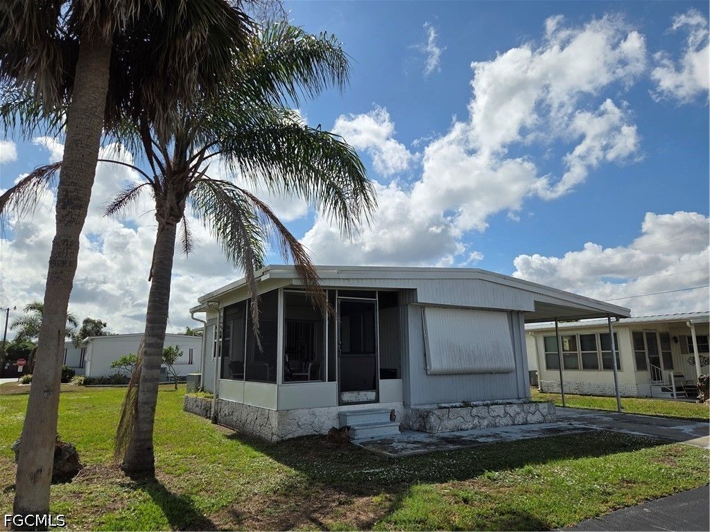 549 Freedom ST, North Fort Myers, FL 33917
