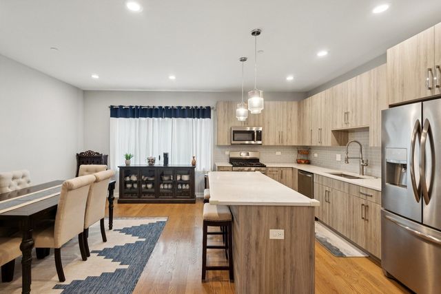 2237 W Coulter Street 4, Chicago, IL 60608