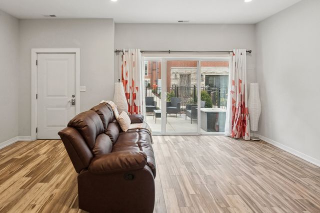 2237 W Coulter Street 4, Chicago, IL 60608