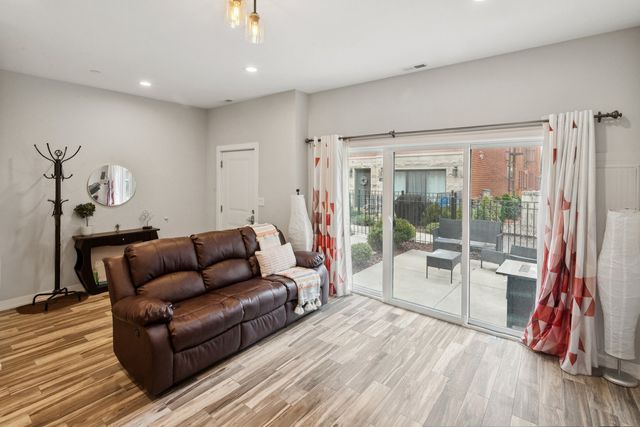 2237 W Coulter Street 4, Chicago, IL 60608