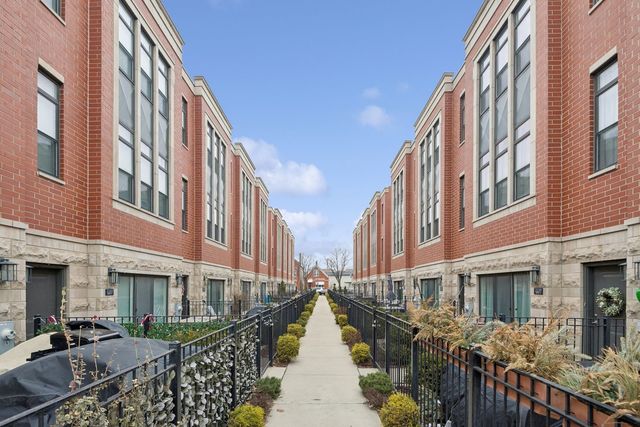 2237 W Coulter Street 4, Chicago, IL 60608