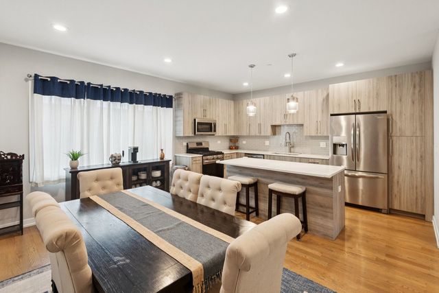 2237 W Coulter Street 4, Chicago, IL 60608