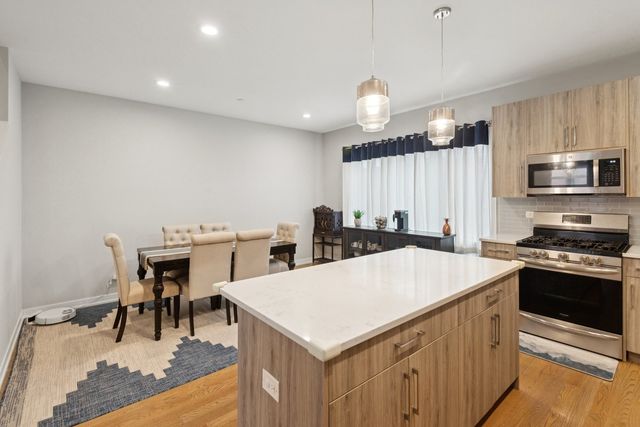 2237 W Coulter Street 4, Chicago, IL 60608