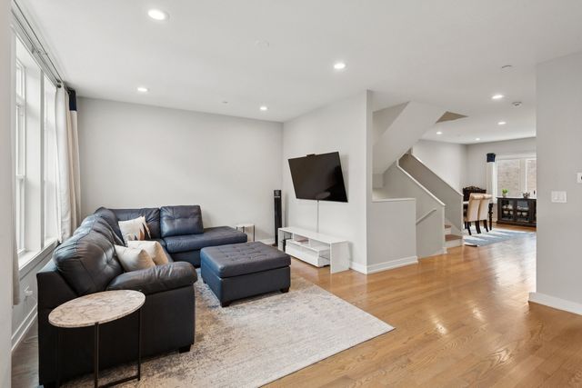 2237 W Coulter Street 4, Chicago, IL 60608