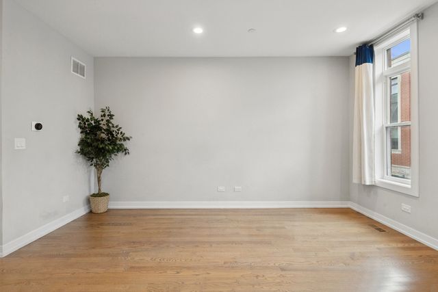 2237 W Coulter Street 4, Chicago, IL 60608