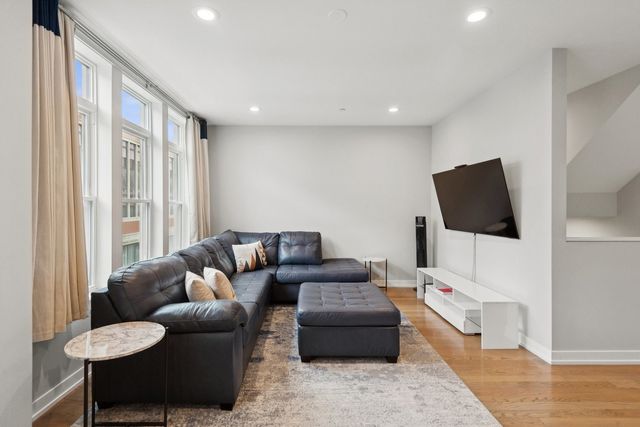 2237 W Coulter Street 4, Chicago, IL 60608