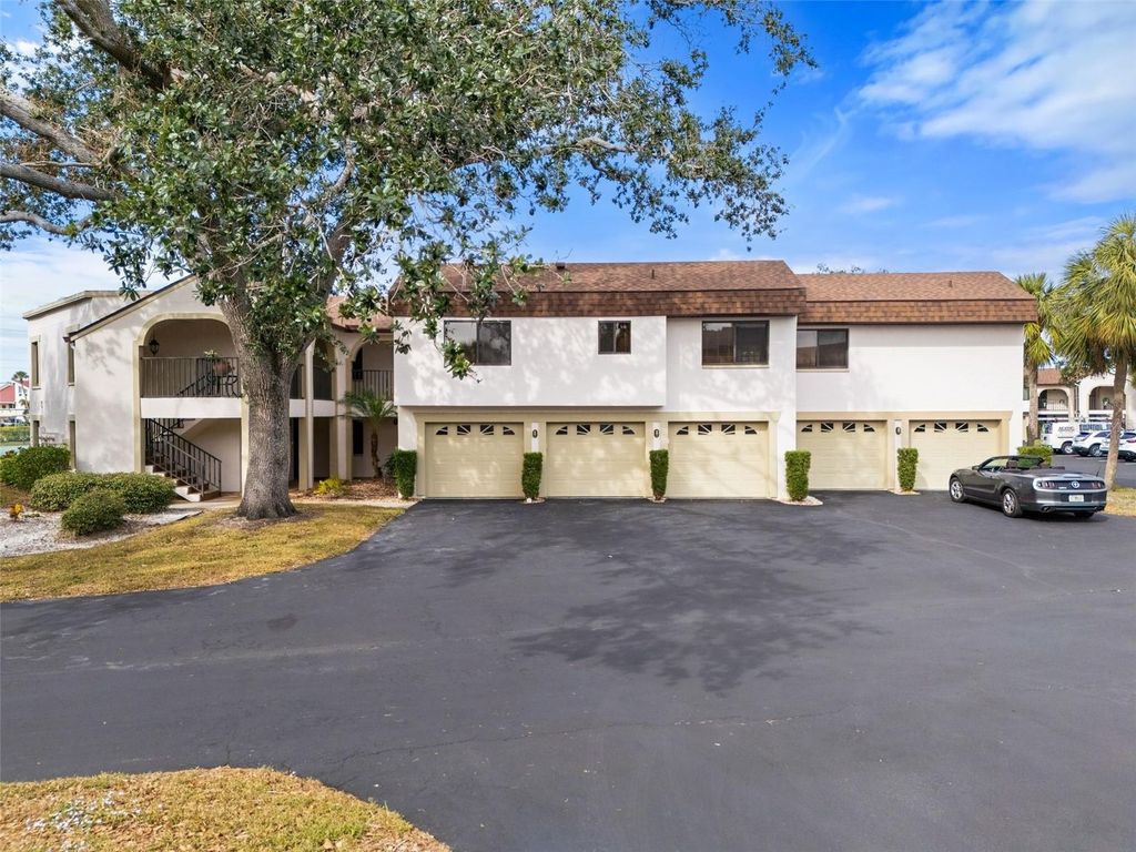 Image 1 of property listing at 808 CAPRI ISLES BOULEVARD 216, Venice, FL 34292