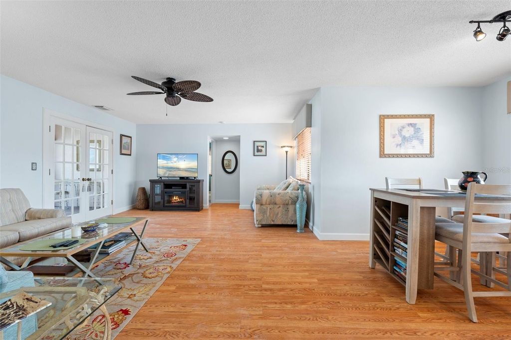 Image 13 of property listing at 808 CAPRI ISLES BOULEVARD 216, Venice, FL 34292