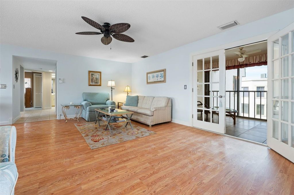 Image 17 of property listing at 808 CAPRI ISLES BOULEVARD 216, Venice, FL 34292