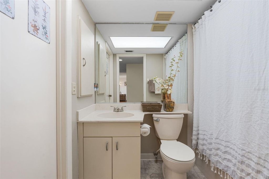 Image 29 of property listing at 808 CAPRI ISLES BOULEVARD 216, Venice, FL 34292