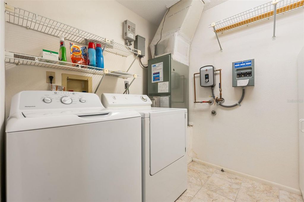 Image 30 of property listing at 808 CAPRI ISLES BOULEVARD 216, Venice, FL 34292