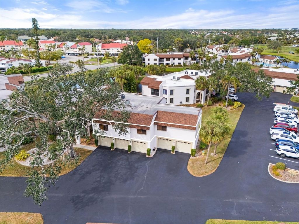 Image 31 of property listing at 808 CAPRI ISLES BOULEVARD 216, Venice, FL 34292