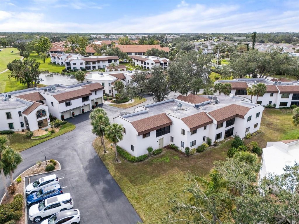 Image 33 of property listing at 808 CAPRI ISLES BOULEVARD 216, Venice, FL 34292