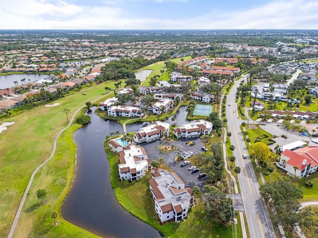 Image 35 of property listing at 808 CAPRI ISLES BOULEVARD 216, Venice, FL 34292