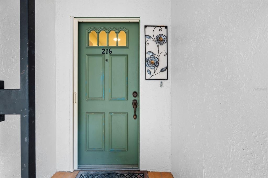 Image 5 of property listing at 808 CAPRI ISLES BOULEVARD 216, Venice, FL 34292