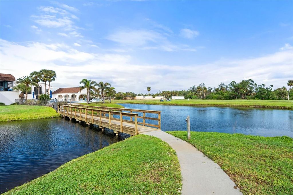 Image 42 of property listing at 808 CAPRI ISLES BOULEVARD 216, Venice, FL 34292