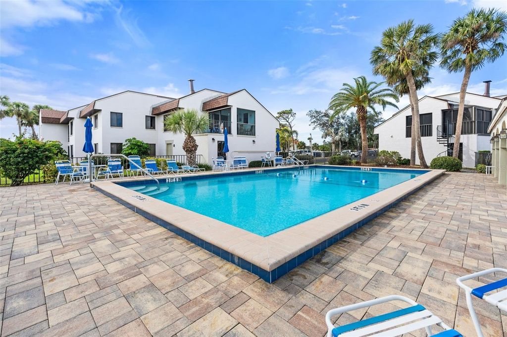 Image 44 of property listing at 808 CAPRI ISLES BOULEVARD 216, Venice, FL 34292