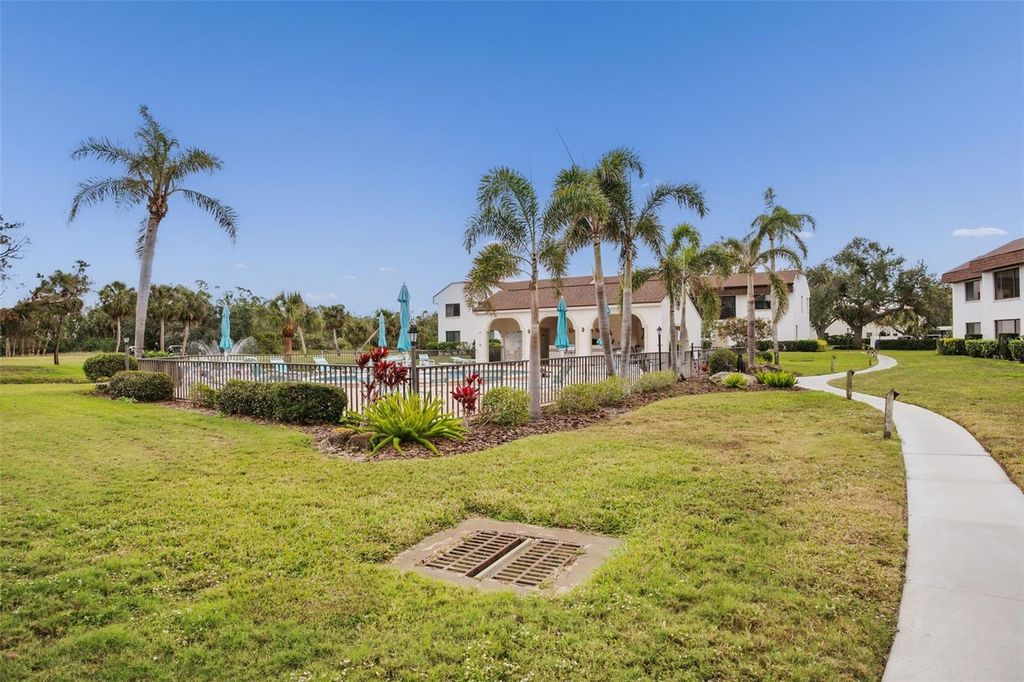 Image 46 of property listing at 808 CAPRI ISLES BOULEVARD 216, Venice, FL 34292