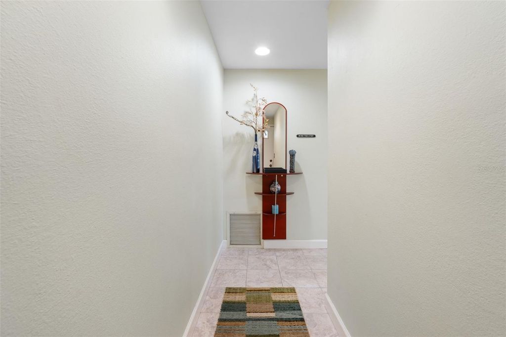 Image 7 of property listing at 808 CAPRI ISLES BOULEVARD 216, Venice, FL 34292